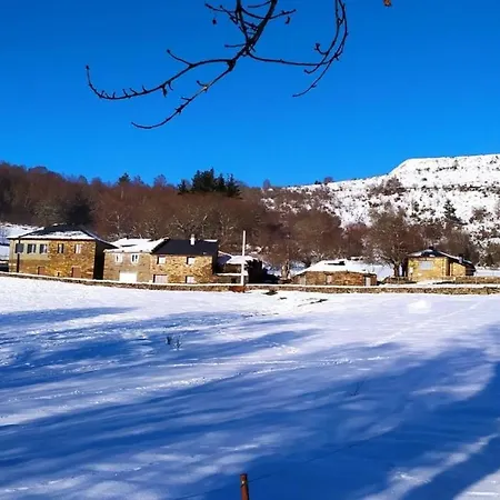O Busto Aldea Rural, Horno 2 * A Pobra do Brollon