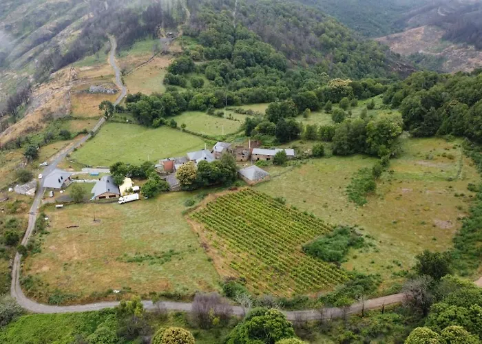 O Busto Aldea Rural, Horno 2 * A Pobra do Brollon